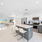 Wonderful 3 Bedrooms House, Spacious&Bright